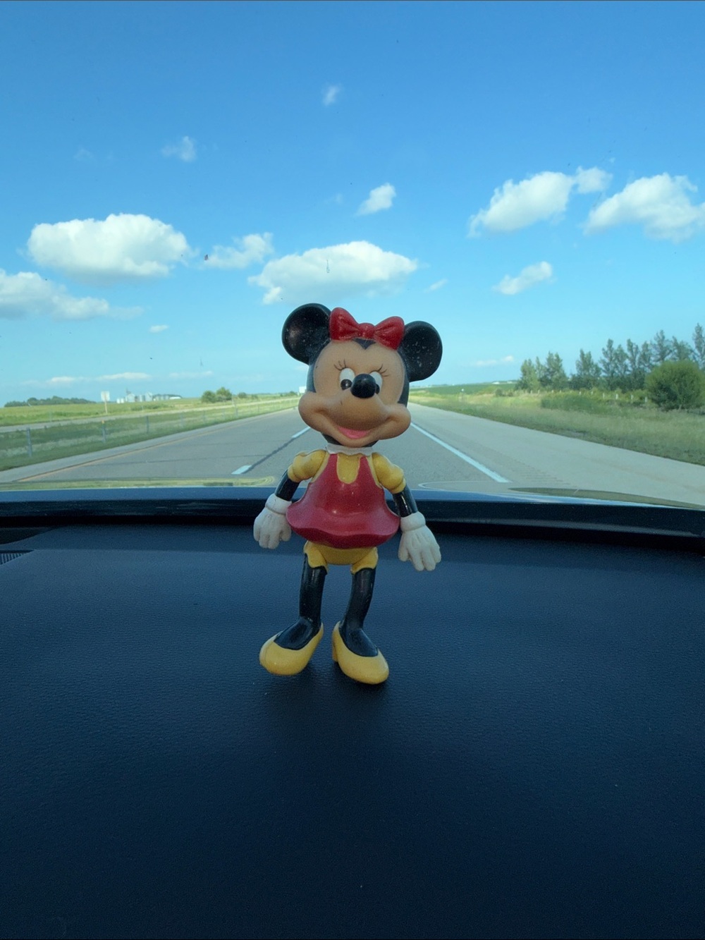 VINTAGE WALT DISNEY WORLD - MINNIE MOUSE PLASTIC FIGURE - 6"